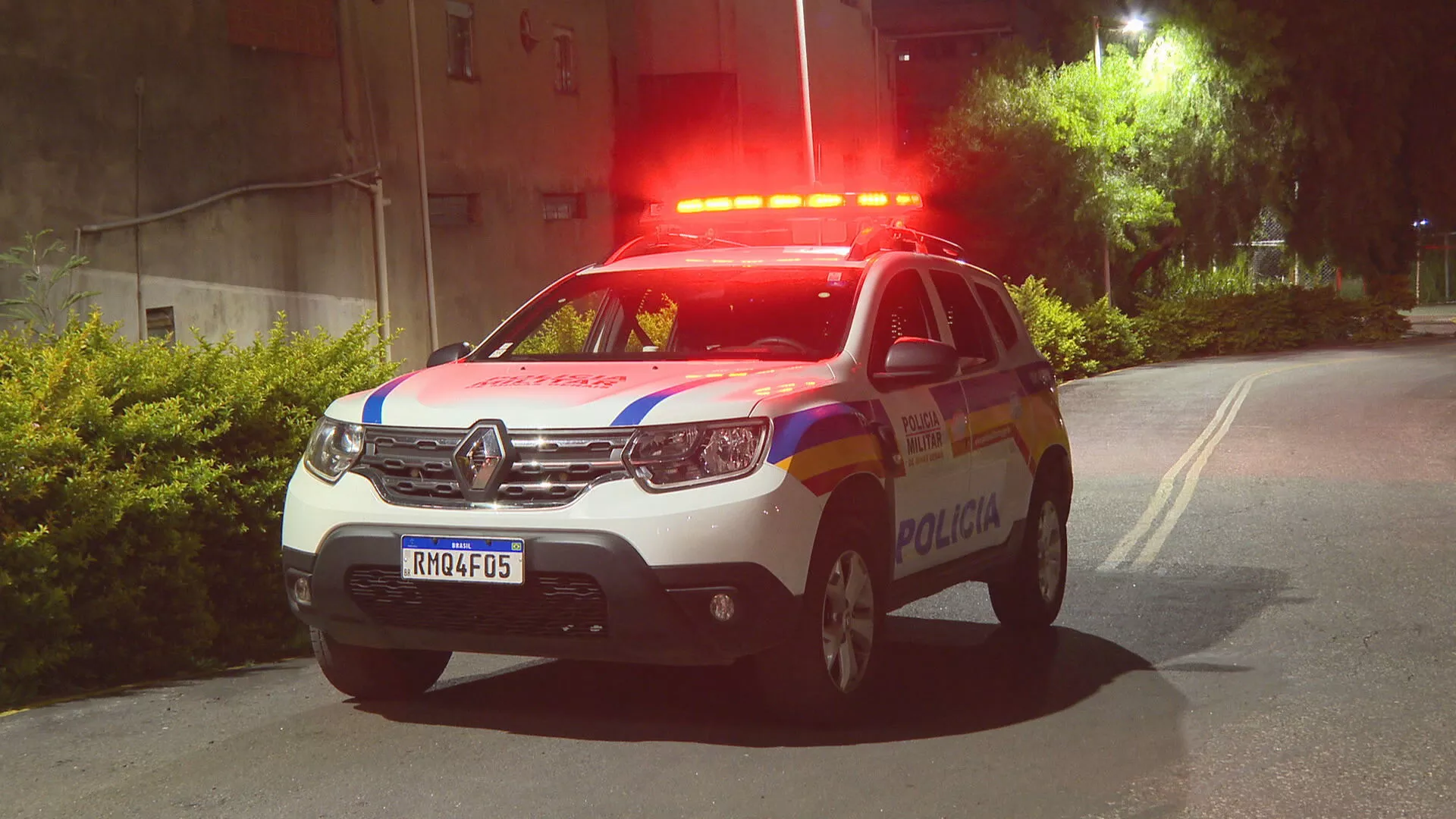 Ciclista é atingido por carro, condutor tenta ajudar e acaba morto atropelado na MG-188